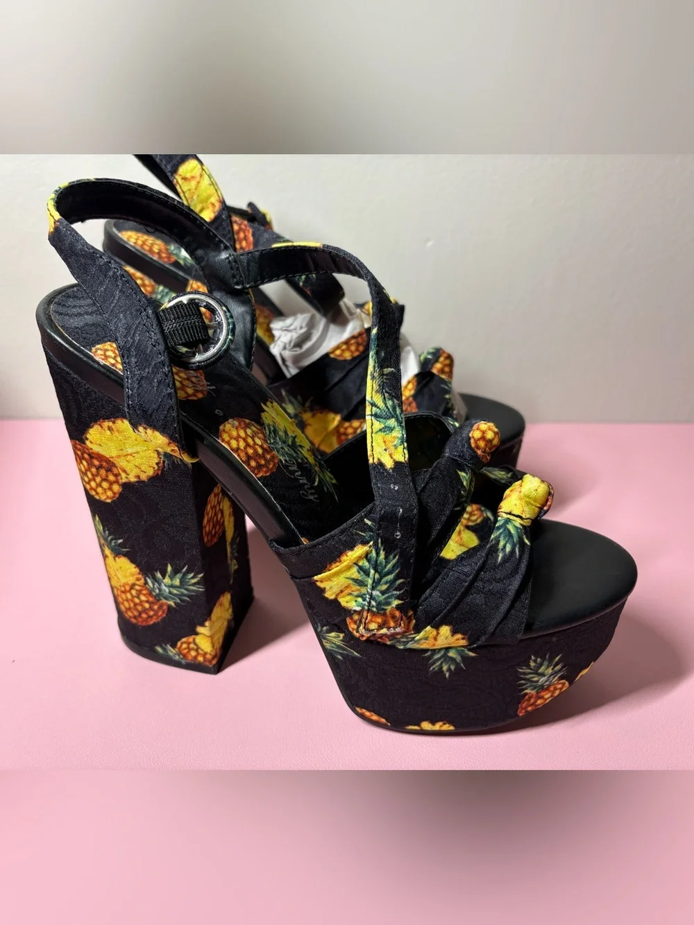 NIB Penny Loves Kenny Black Pineapple Print Platform Sandals
